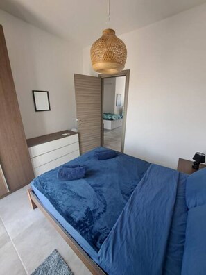 Skrivebord, strygejern/strygebræt, Wi-Fi, sengetøj