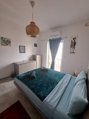 Bureau, fer et planche à repasser, Wi-Fi, literie fournie