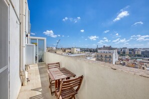 10,9,26 (99) - the Queen Freddy Penthouse (Ta` Xbiex)
