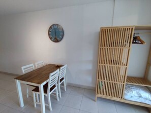 Dining - Spinola Bayview Apartment (San Ġiljan)