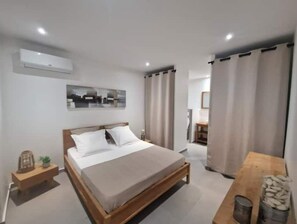 3 soverom, safe på rommet, skrivebord og strykejern/-brett