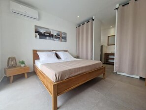 3 chambres, coffres-forts dans les chambres, bureau