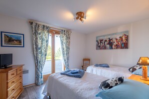 4 chambres, fer et planche à repasser, lit parapluie, Wi-Fi gratuit