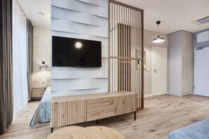 Superior Apartment | Living area | 14-inch LCD TV with cable channels - Apartamenty Świnoujście - Seaside Garden (Swinoujscie)