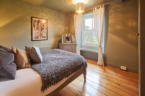 3 Schlafzimmer, Schreibtisch, Bügeleisen/Bügelbrett, WLAN