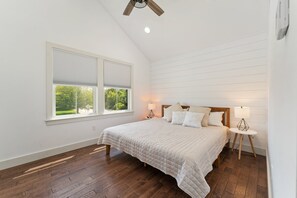 3 camere, una scrivania, ferro/asse da stiro, Wi-Fi gratuito