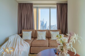 Deluxe Apartment | Living area | 65-inch Smart TV with cable channels, Netflix, streaming services - Marco Polo - Splendid 1 BR | Address Marina | Premium Amenities (Dubai)