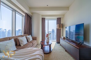 Deluxe Apartment | Living area | 65-inch Smart TV with cable channels, Netflix, streaming services - Marco Polo - Splendid 1 BR | Address Marina | Premium Amenities (Dubai)