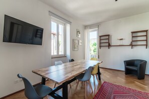 Comfort Apartment | Dining room