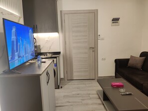 Living area - 41m luxury room royal near all services (Amman)