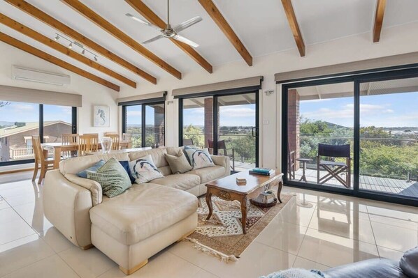 TV - 20 Sir George Ritchie Ave Goolwa South (Goolwa South)