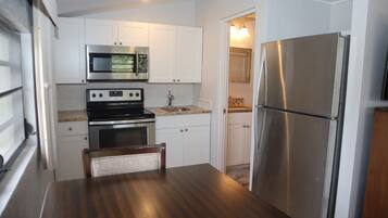 Studio | Private kitchen | Fridge, oven, coffee/tea maker, toaster