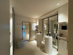 Deluxe Room | Bathroom | Hair dryer, bathrobes, slippers, towels - Palazzo Durazzo Suites (Genoa)