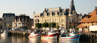 The sea is a few feet away