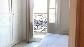 2 chambres, fer et planche Ă  repasser, lit parapluie, draps fournis