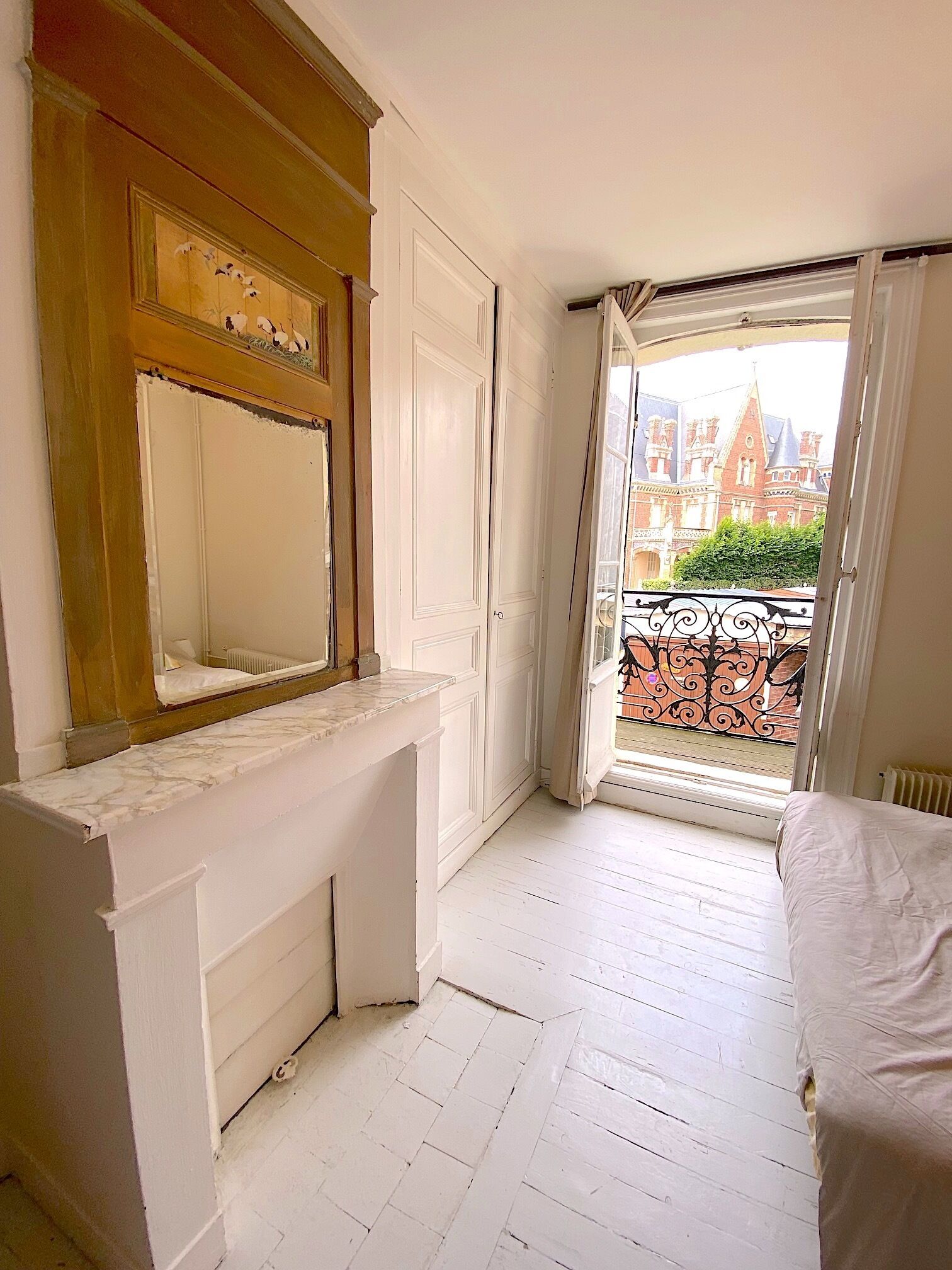 2 bedrooms, iron/ironing board, travel crib, bed sheets