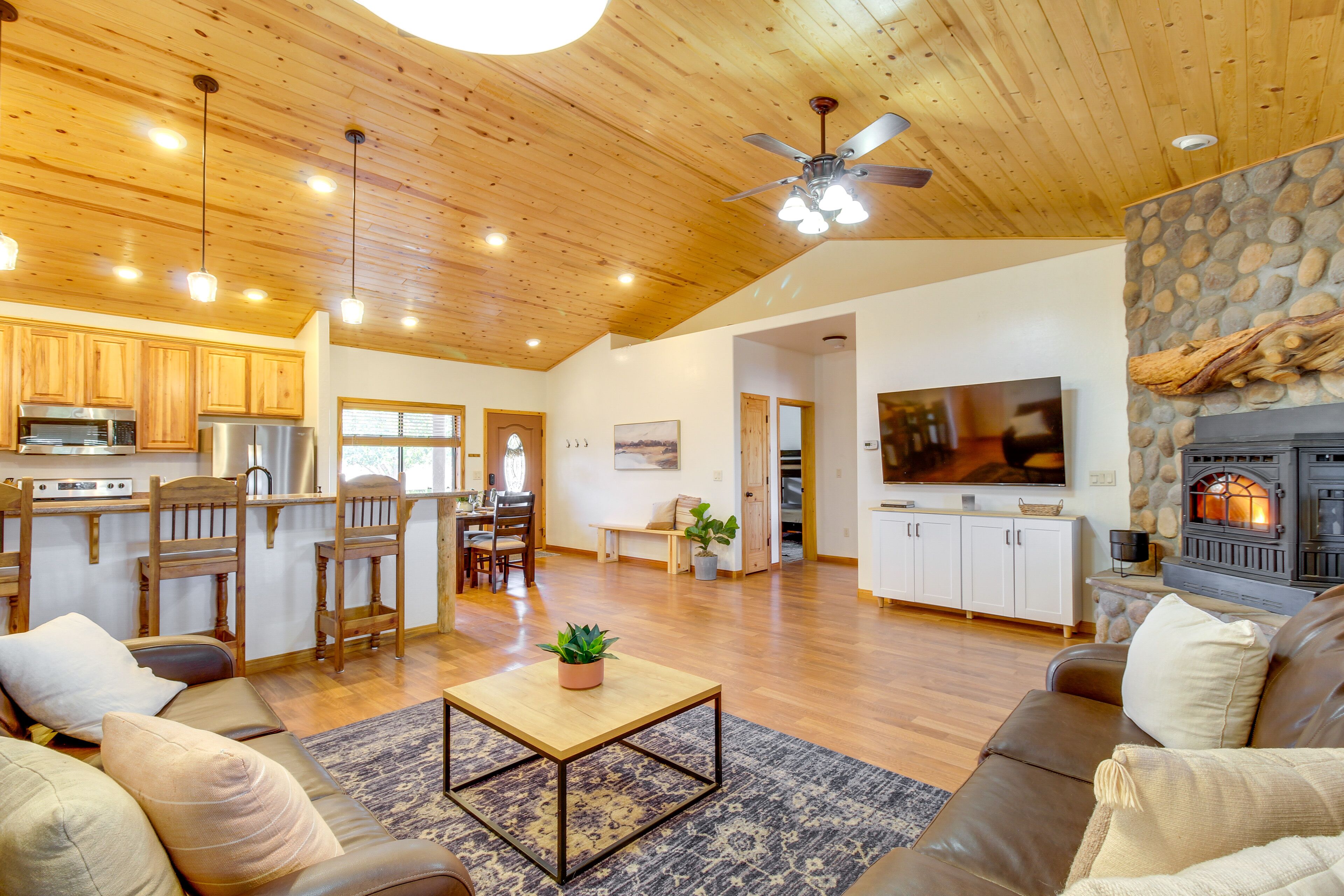 Pet-Friendly Show Low Cabin w/ 1-Acre Fenced Yard!