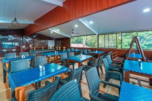 Restaurant - Itsy Hotels Sun N Shade (Karjat)
