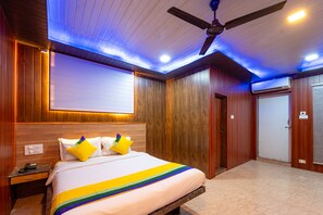 Deluxe Double Room, Non Smoking | In-room safe, desk, iron/ironing board, bed sheets - Itsy Hotels Sun N Shade (Karjat)