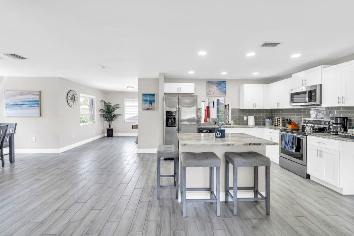 雪櫃、微波爐、焗爐、爐具