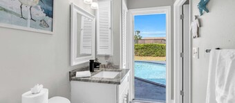 Sunny Cape Coral Escape: Warmth Awaits!