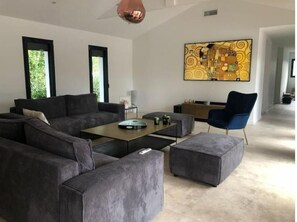 Smart TV - Villa Tixaya 5*, a cosy cocoon to recharge your batteries by the lake and ocean (Gastes)