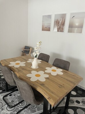 Dining - Modern vacation apartment in the climatic health resort of Irrel, suitable for families and hikers   (Irrel)