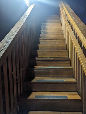 Property grounds - Cozy, quiet, carriage house. mature landscape (Northglenn)