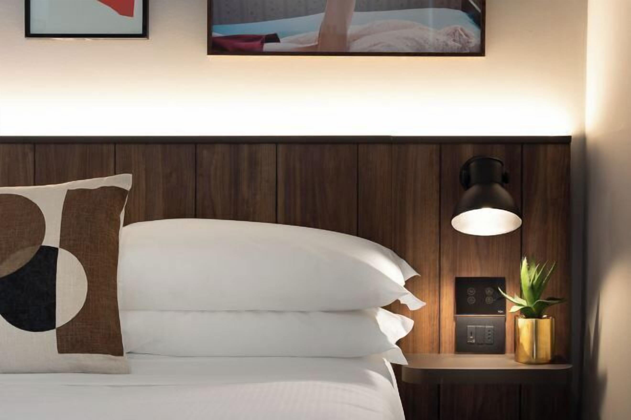 Skrivebord, skrivebord for bærbar PC, lydisolert og wi-fi (inkludert)