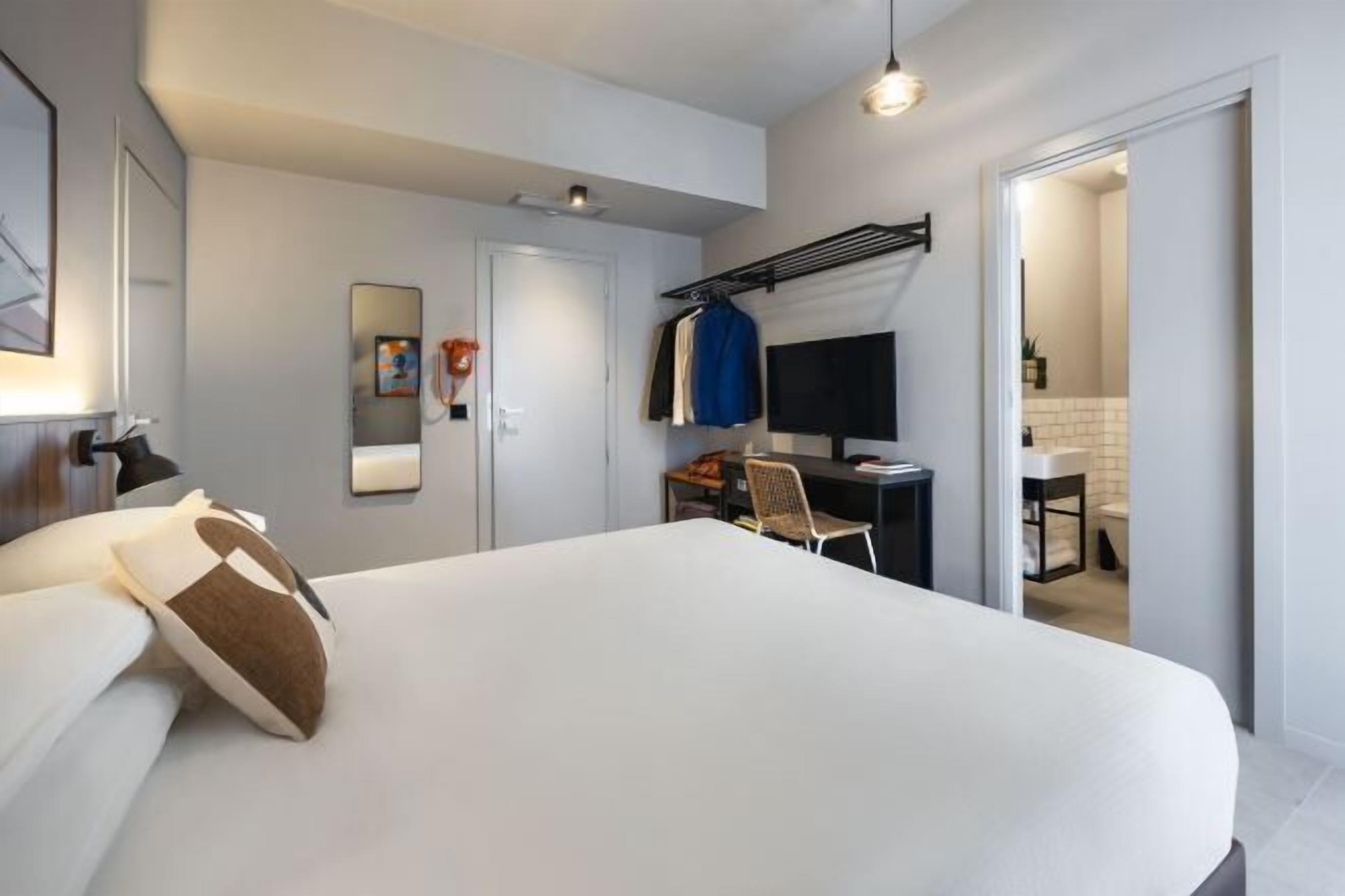 Skrivebord, skrivebord for bærbar PC, lydisolert og wi-fi (inkludert)