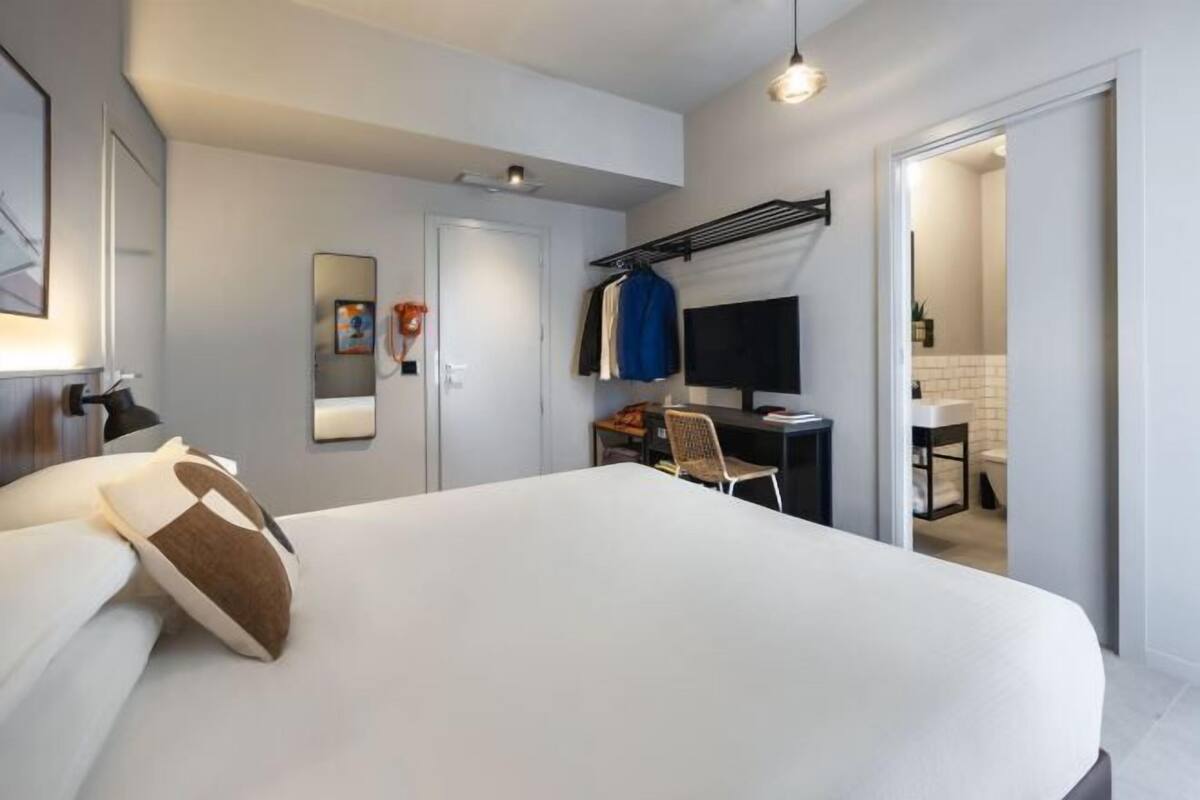 Skrivebord, skrivebord for bærbar PC, lydisolert og wi-fi (inkludert)