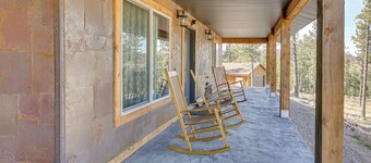 斯特吉斯寬敞小屋附烤架及環繞庭院