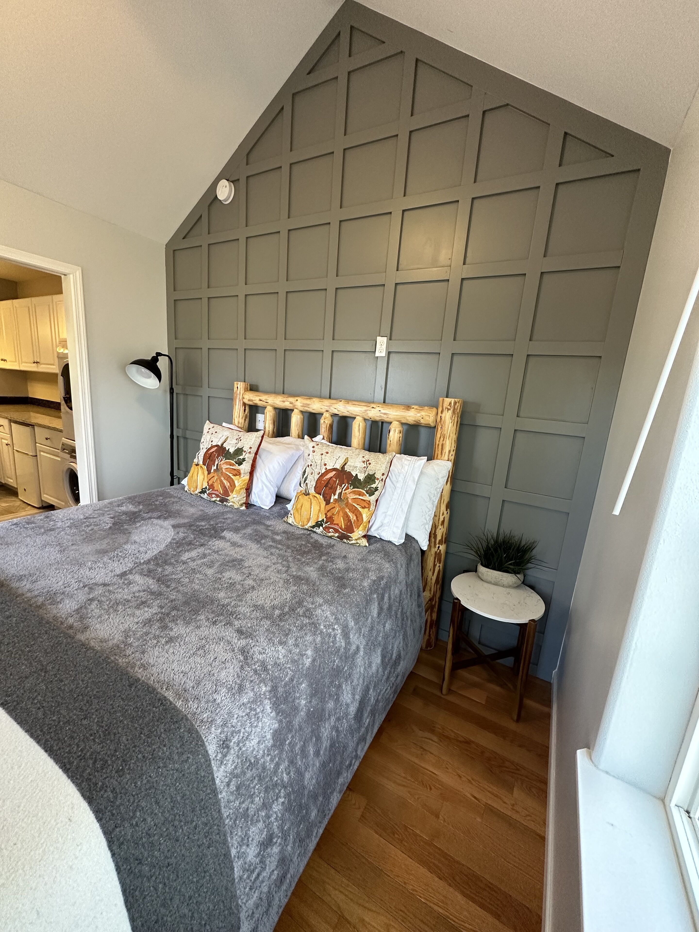 Cozy Studio w/Private Bathroom and Entryway