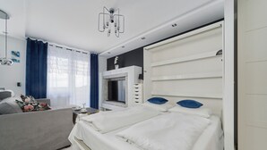 Bed sheets - Wełniana Studio With Balcony by Renters (Wroclaw)