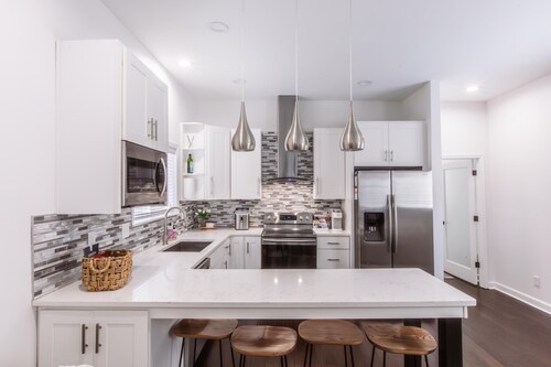 Chic & Cozy Home Near UK Campus! Perfect for Family Visits.