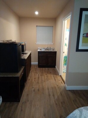 Private kitchen - Anglers Hideaway Cabins Extended Stay (Mead)