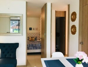 2 室のベッドルーム、旅行用ベビーベッド、WiFi