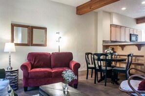 TV, fireplace - Bluebird Day - Casa Sol (Bend)