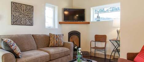 Televisión y chimenea