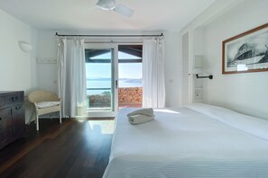 3 bedrooms, in-room safe, iron/ironing board, free WiFi