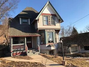 Exterior - Warm and cozy home located in Wauwatosa Village downtown (Wauwatosa)