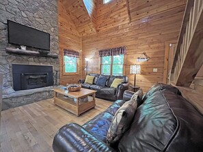 TV, fireplace, table football - Forest Lake Escape Bryson City (Bryson City)