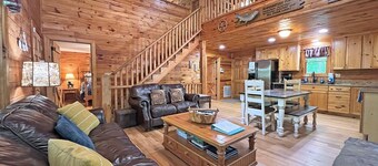 Forest Lake Three Bedroom Log Cabin near Fontana Lake