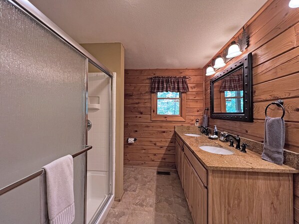 Een douche, handdoeken