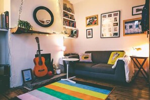 Living area - Cosy Songwriters home near the heart of Sheffield
 (Sheffield)