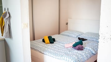 1 bedroom, WiFi, bed sheets