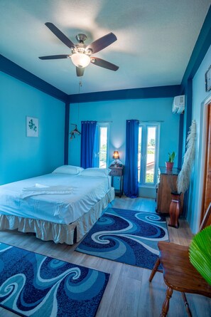 3 bedrooms, iron/ironing board, WiFi, bed sheets - Our spacious, air-conditioned home embodies style, luxury, and eco-friendliness. (Portsmouth)