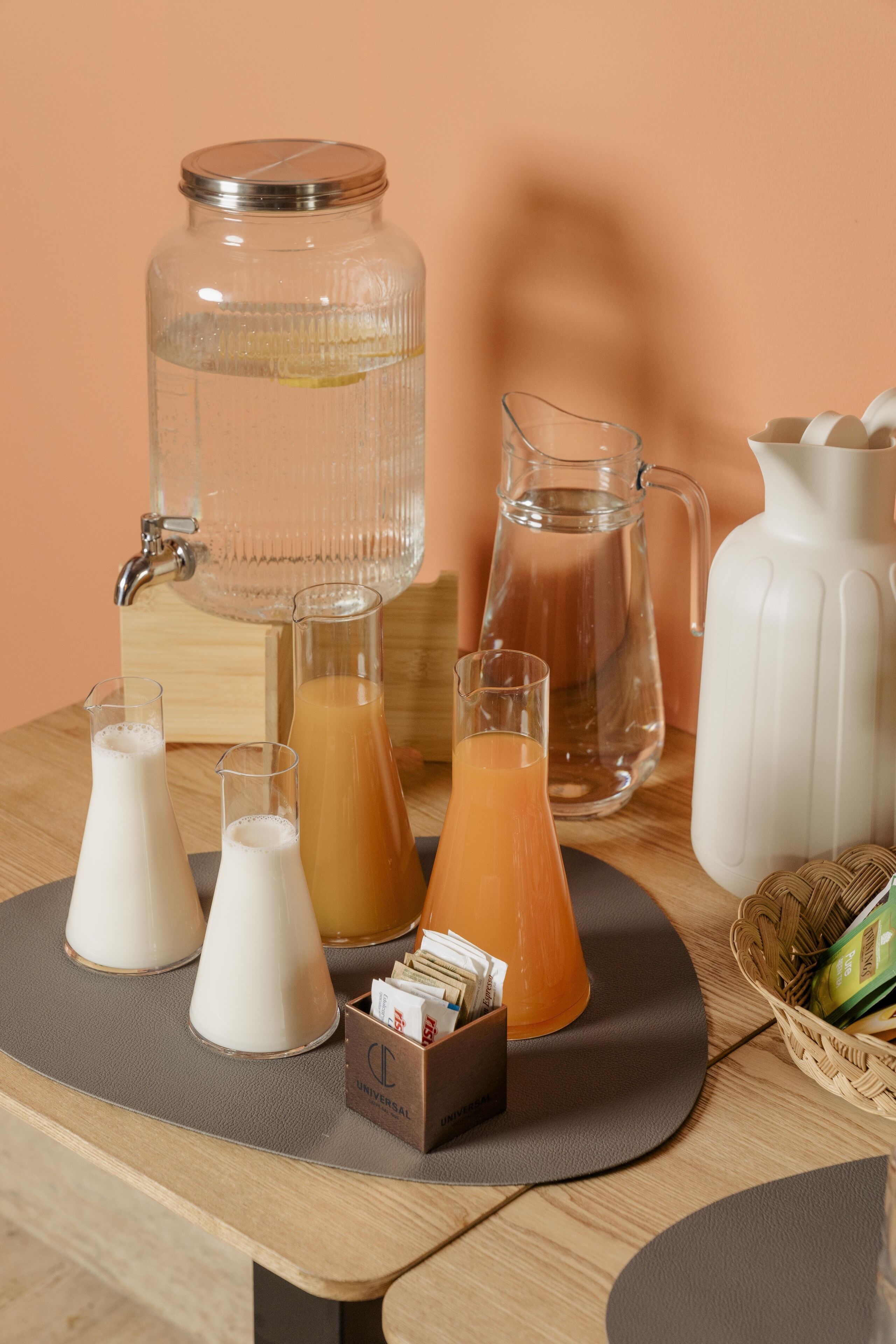 Petit déjeuner buffet (10 EUR par personne)