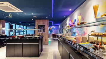 Daily buffet breakfast (BRL 35 per person)