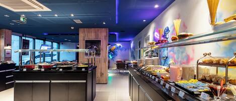 Desayuno buffet (BRL 35 por persona)